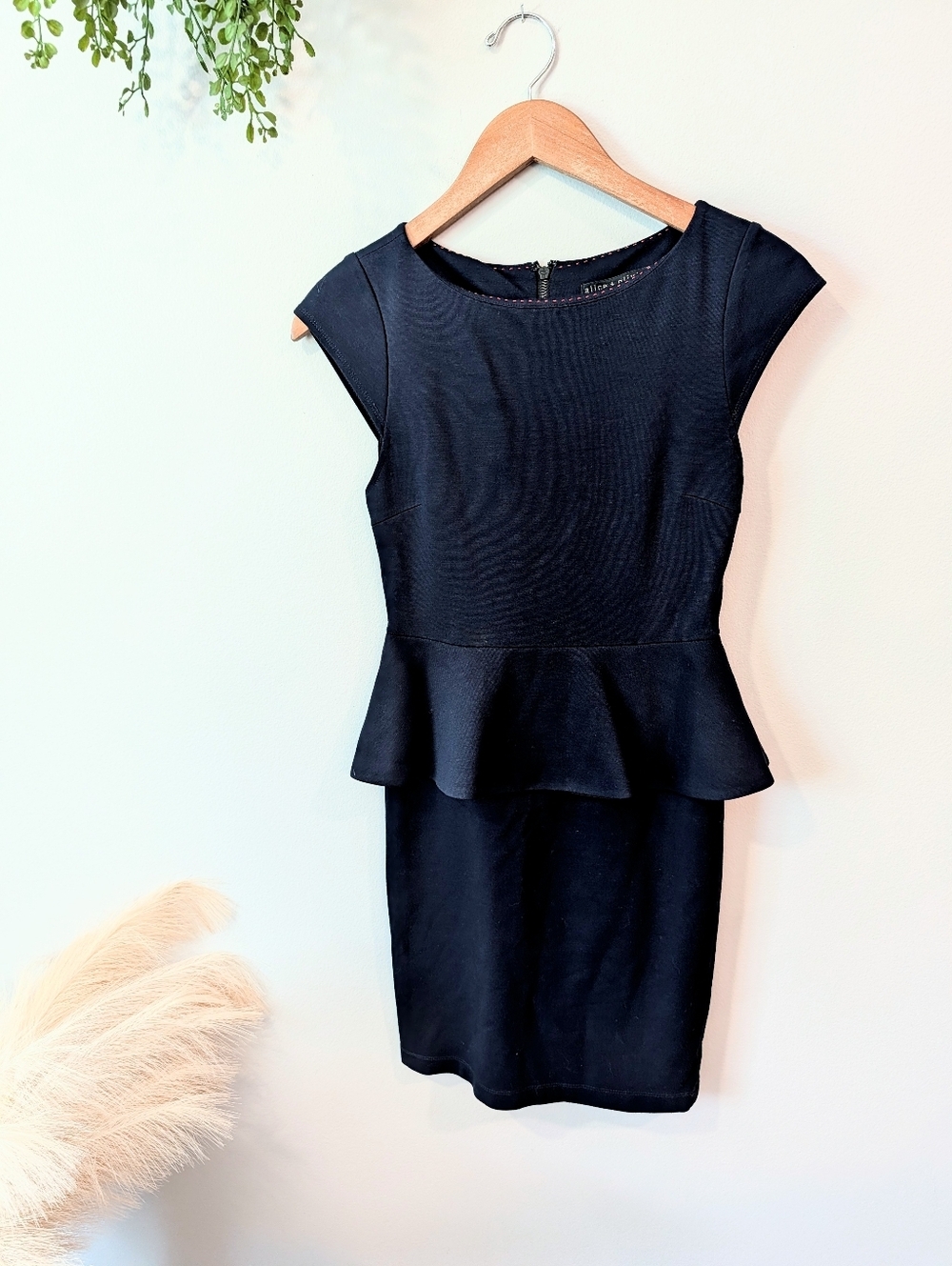 Alice And Olivia Classic Navy Peplum Sheath Dress - Women Sz 0/2